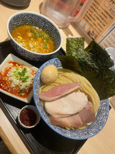「特製濃厚魚介つけ麺+海苔+よだれ鶏+辛味」@麺屋 一燈の写真