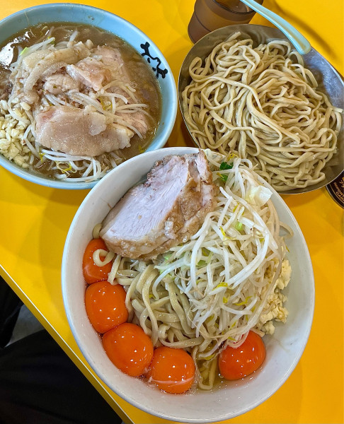 「たまごかけ麺 オイスターつけ麺」@ラーメン二郎 八王子野猿街道店2の写真