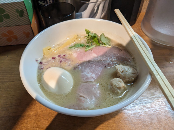 「特製豚骨らーめん」@貝そばもぉむの写真