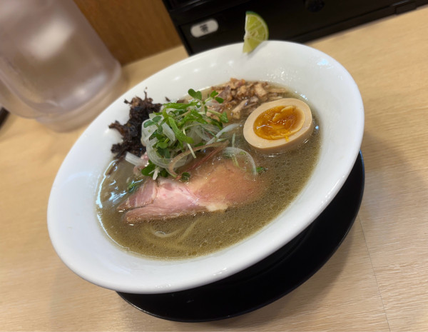 「【限定】冷やし煮干しらぁめん(潮)」@麺屋 いちょうの写真