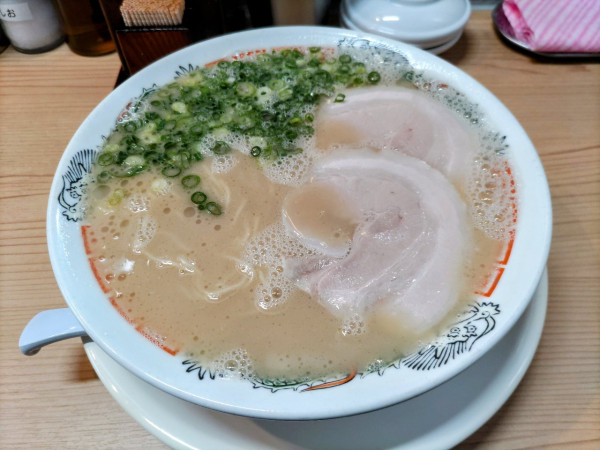 「豚骨ラーメン 780円」@博多豚骨ラーメン ぶっとびの写真