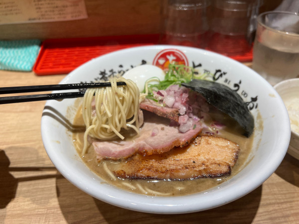 「特製焼きあご煮干しらぁめん」@焼きあご煮干しらぁめん とびうおの写真