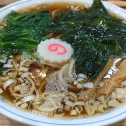 らーめん　ワカメ　青菜