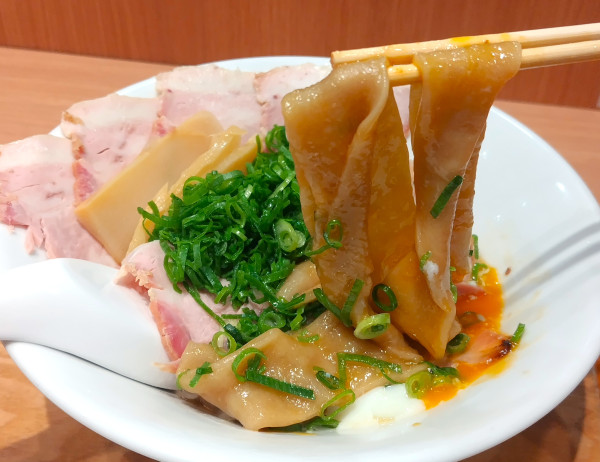 「超超極太麺・まぜそば 全増し 1900円」@MENクライの写真