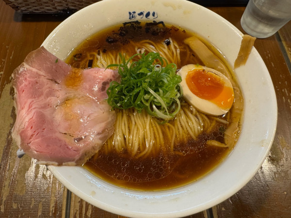 「醤油らぁめん　特盛」@麺づくり 蒼空 本店の写真