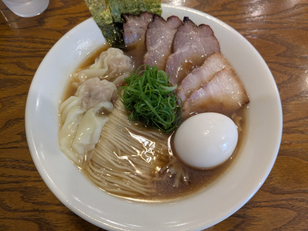 「特製中華そば1450円 味付き替え玉（鶏油）300円」@伊東中華そばの写真