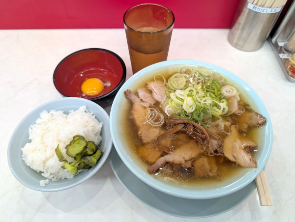 「中華そば790円・生卵100円」@なぎちゃんラーメン 大森駅前店の写真