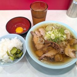 中華そば790円・生卵100円