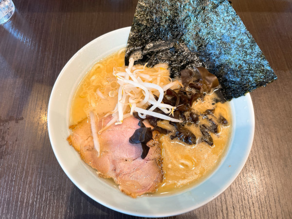 「ラーメン並油多め」@横浜ラーメン 増田家 幕張店の写真