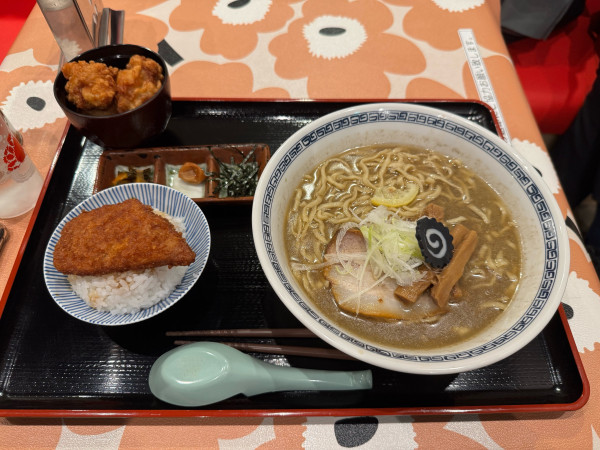 「弘前中華そば大」@弘前煮干し中華そばスタンド ニボる?の写真