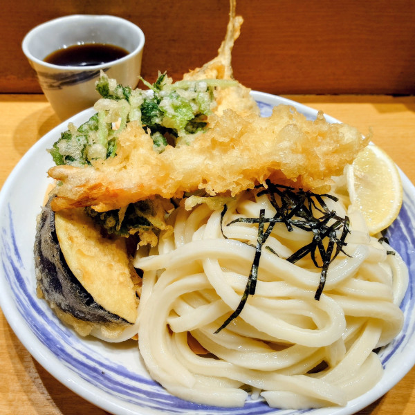 「アジと海老 天盛りざるうどん」@ふたば製麺の写真