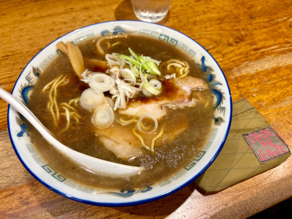 「旭川ラーメン正油 熟成アブラ 並」@渡なべの写真