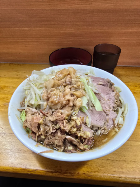 「ラーメン　　ほぐし豚　ニンニク　アブラ　生玉子」@ラーメン二郎 立川店の写真