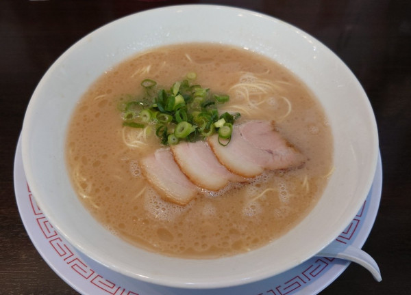 「豚骨ラーメン（白）」@博多らーめん ひまわりの写真