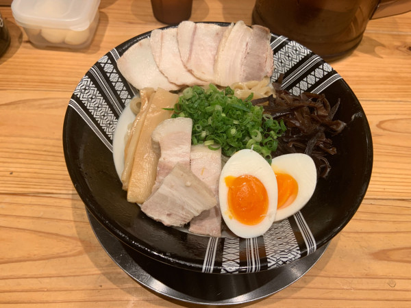 「豚骨まぜそば」@博多一双 新横浜ラーメン博物館店の写真