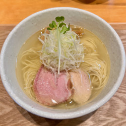 鶏塩らぁ麺(880円)