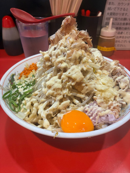 「冷やしまぜそば+豚2」@用心棒 市ヶ谷飯田橋の写真