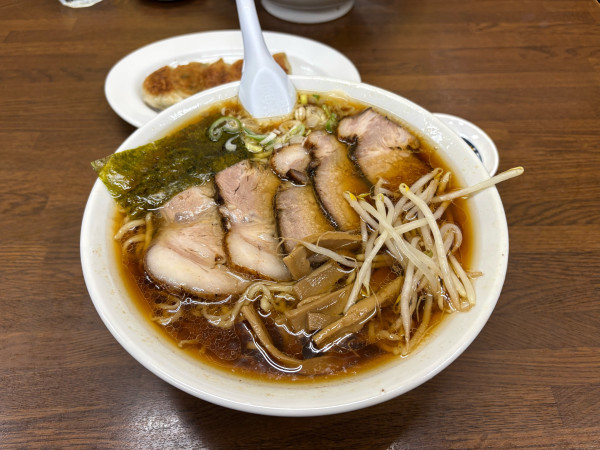 「チャーシューワンタンメン + ギョーザ」@三憩園の写真