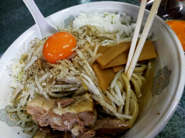 「大・汁なし・生卵（にんにく少な目）」@ラーメン二郎 新宿小滝橋通り店の写真