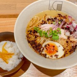 【新商品】鶏と貝出汁の塩白湯ダイブ飯セット¥1,370