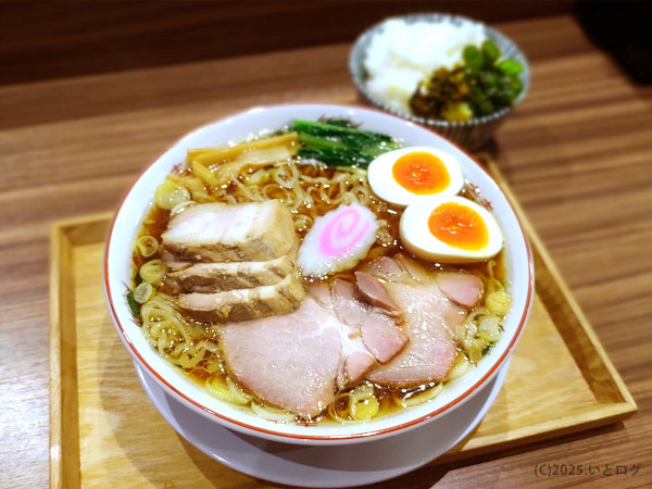 「特製じんない中華そば 大盛」@中華そば じんないの写真