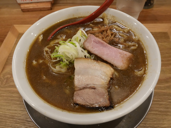 「喜多方らーめん 煮干し 大盛」@麺や 七彩 八丁堀店の写真