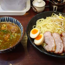 つけ麺らいおんチャーシュー（1,470円）＋中盛り＋味玉
