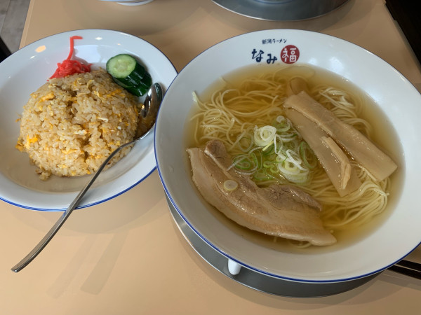 「ラーメンチャーハンセット」@新潟ラーメン なみ福 浅草店の写真