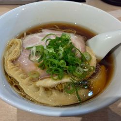 醤油らぁ麺　850円