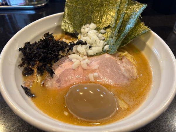 「びんびん海老蕎麦＋味玉＋板海苔」@七福軒の写真