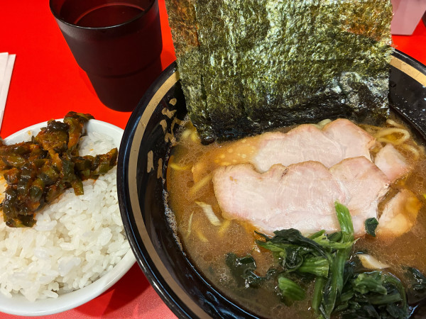「ラーメン並　850円ライス食べ放題150円」@三代目 野中家の写真
