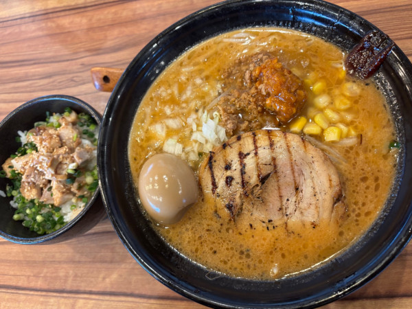 「特味噌ラーメン＋炙りチャーシュー丼」@味噌ラーメン専門店 日月堂 大宮吉野町店の写真