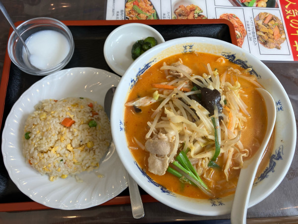 「味噌ラーメン＋半チャーハンセット　950円」@中華苑の写真