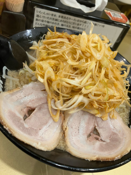 「辛ネギラーメン　中盛りギタギタ　1100円」@超ごってり麺 ごっつ 秋葉原店の写真