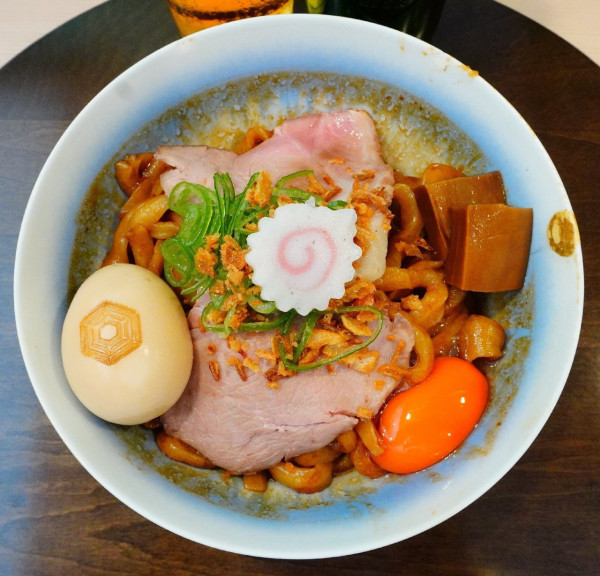 「あぶらそば＋味玉＋瓶ビール」@手打麺祭 かめ囲の写真