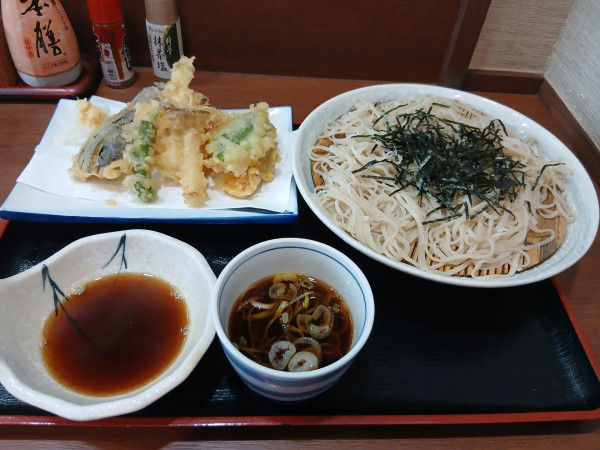 「野菜天ざる蕎麦 1200円」@そば処 初味の写真