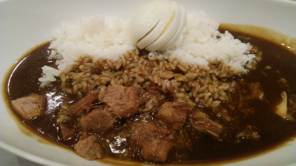 「ビーフカレー 並盛 880円＋ゆでたまご 80円」@カレーハウス ピヨの写真