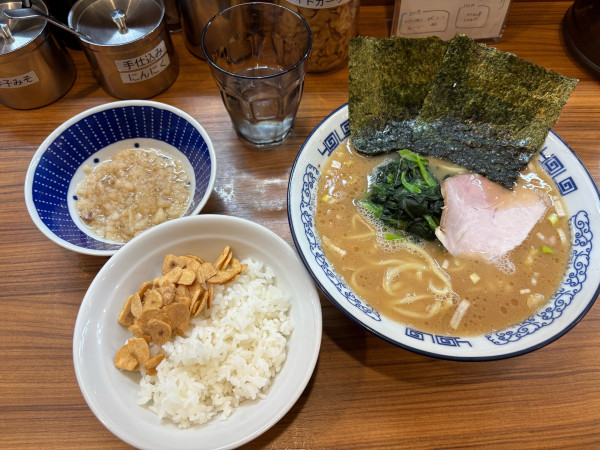 「ラーメン」@横浜豚骨醤油ラーメン YOLOの写真