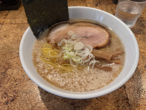 「こってり醤油（背脂多め）・替え玉」@きくちひろきの写真