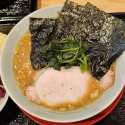 【限定】家系らーめん＋ライス小　950＋150円