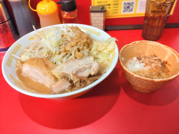 「ラーメン（中）＋アックマン」@それいけ！たかちゃんラーメン 群馬千代田店の写真