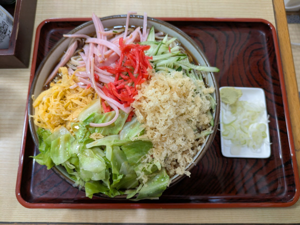 「冷したぬき(そば)+大盛り:900円+100円」@そば処 竹嘉の写真