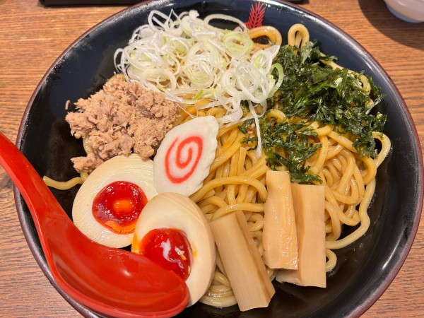 「油そば」@つけ麺専門店 三田製麺所 新宿東口店の写真