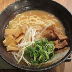 徳島中華そば（900円）