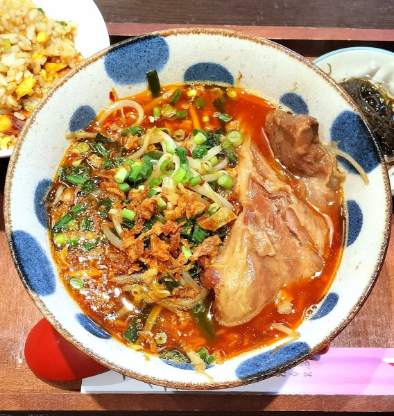 「台湾ちばるそば 880円＋軟骨ソーキ 330円」@ちばる食堂の写真