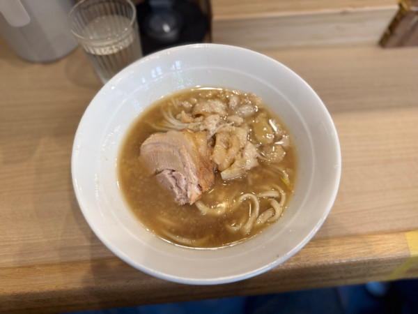 「ラーメン醤油(麺少なめニンニク少なめヤサイ少なめ)1000円」@麺屋 味方 蒲田店の写真