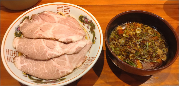 「(限定)ﾌﾞﾗｯｸﾁｬｰｼｭｰつけ麺」@麺屋 真心の写真