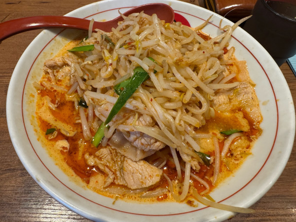 「肉ニラボウボウ 5辛 赤　1180」@ボウボウラーメン とみの写真