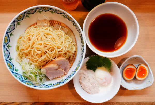 「【期間限定S】冷しとろ玉ざる中華+くんせい玉子+ビール中瓶」@中華そば 多賀野の写真