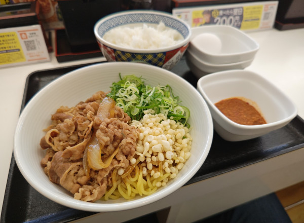 「牛玉スタミナまぜそば+ご飯並盛」@吉野家 朝霞台駅南口店の写真